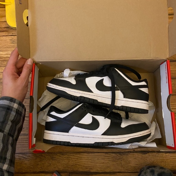 Nike Panda Dunk Low - Picture 2 of 4